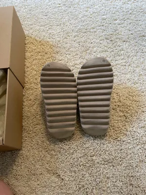 Yeezy Slides “Pure” thumbnail 4