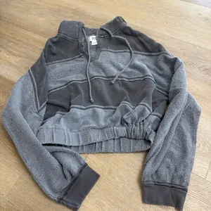 BDG Leanne Cropped Pullover Hoodie Sweatshirt thumbnail 3