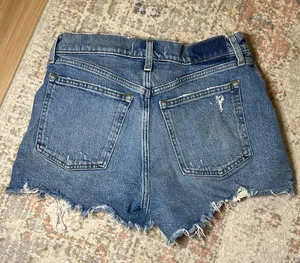 Abercrombie & Fitch The Mom Short High Rise thumbnail 3