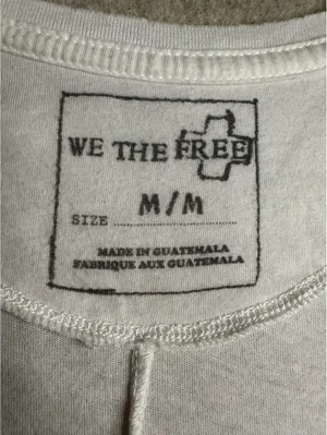 WE THE FREE White Tee V-Neck Women’s Medium Short Sleeve Lightweight thumbnail 2