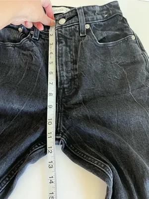 Abercrombie and Fitch Women's High Rise Mom Jeans Curve Love Distressed Black‎ thumbnail 4