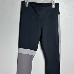Nike Dri-Fit Women Workout Black/Gray Athletic‎ Yoga Capri Leggings size M thumbnail 2