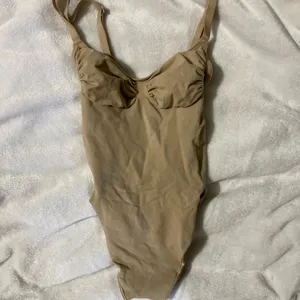 SKIMS Sculpting Thong Bodysuit M thumbnail 3