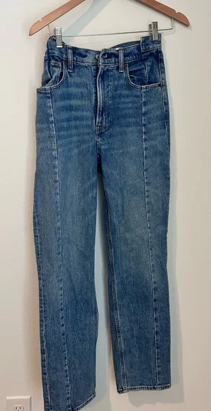 Abercrombie 90s Straight Ultra High-Rise thumbnail 1