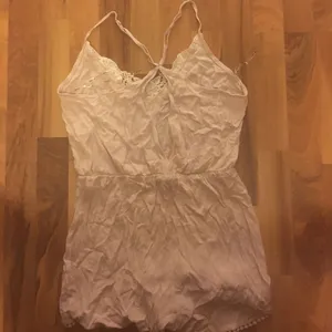 Charlotte Russe Baby pink romper thumbnail 3