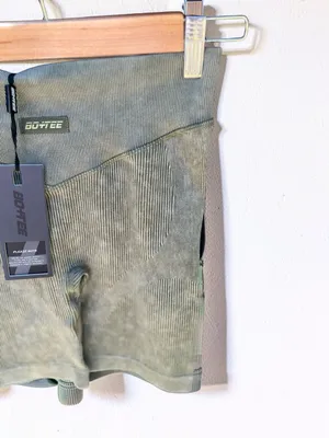 NWT Bo+Tee Seamless Ribbed Biker Shorts - Khaki - Size Small thumbnail 6
