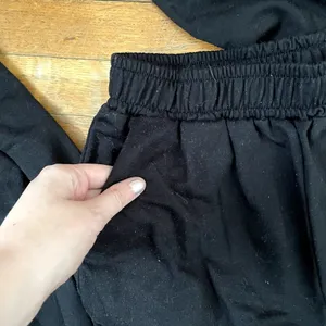 Comfortable warm‎ black sweatpants casual comfortable athleisure medium pockets thumbnail 2