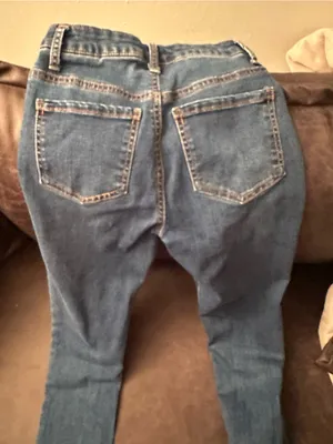 Forever 21 Skinny Jeans in Medium Blue Wash thumbnail 4