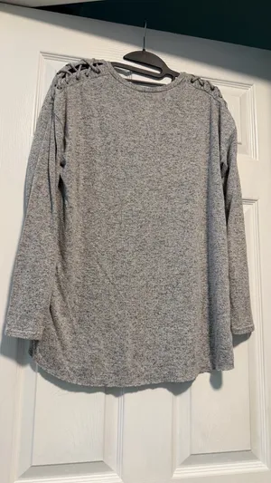 American Eagle Small/Med Gray Lace-Up Shoulder V-Neck Soft Plush Top thumbnail 5