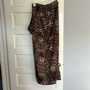 Venus Leopard Print Maxi Skirt thumbnail 4