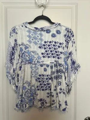 Daytrip Blue Floral Blouse Buckle  thumbnail 4