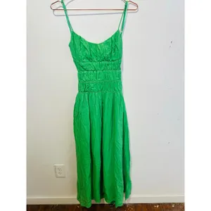 ASTR Bright Green Smocked Bodice Square Neck Tie Back Closure Midi Dress sz XS thumbnail 4
