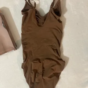 SKIMS BOXED Sculpting Bodysuit M thumbnail 6