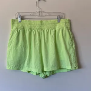 Athleta High-Rise Weekender Run Short in Tequila Green Size XL thumbnail 4