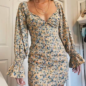floral mini dress fluted sleeve bodycon bustier dress thumbnail 4