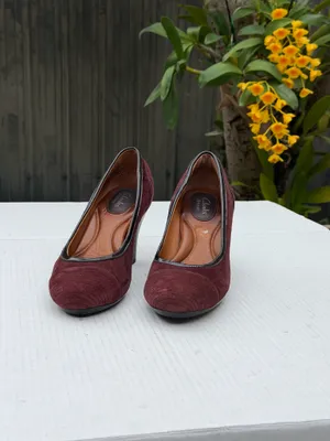 Clarks Burgundy Suede Pumps Women’s Mid Heel Classic Comfort Dress Shoes thumbnail 10