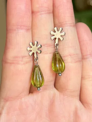Handmade olive green color teardrop Czech glass earrings💚 thumbnail 4