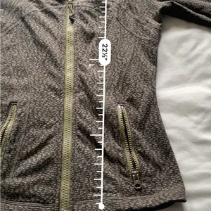 Lululemon Define Jacket in Brave Olive Size 4 thumbnail 13