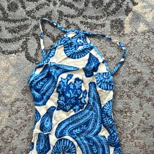 Verge Girl VRG GRL Satin Halter Maxi Dress Paisley White Blue 6 thumbnail 4