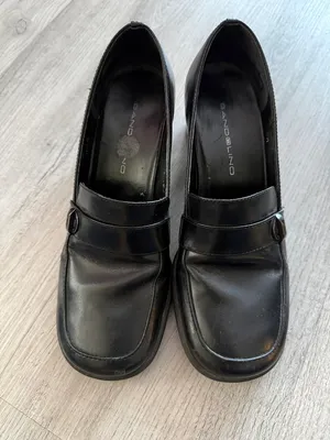 Bandolino Black Leather Mid-Heel Loafers with Silver Accent Size 6.5 thumbnail 2