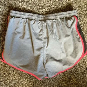 Under Armour grey pink shorts size Medium thumbnail 2