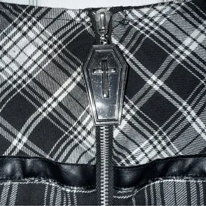 BODY RAGE SPENCERS Black and White Plaid Skirt Coffin Zipper Pull EUC Size Large thumbnail 3