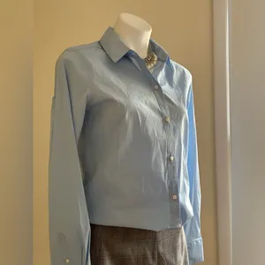 Liz Claiborne NWT Light Blue Button Down Long Sleeves Top Wrinkle Free SZ M thumbnail 3