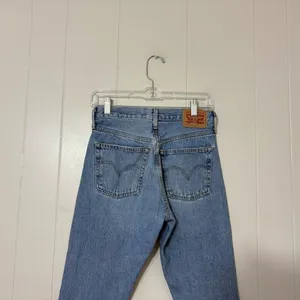 Levi’s 501 Original High Rise Distressed Button Fly Jeans Light Wash Size 25 thumbnail 6