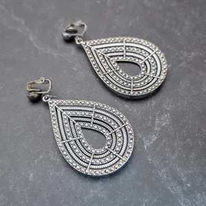Vintage Clip On Earrings Extra Large Silver Tone Dangle Drop Black & Clear Gems thumbnail 7