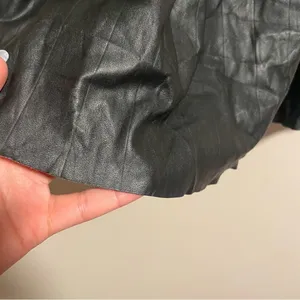 Aritzia Wilfred Le Fou Pleated Vegan Leather Skirt Black- Size 10 thumbnail 8