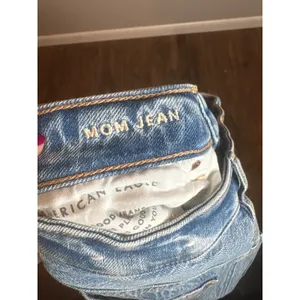 American Eagle distressed ripped Mom Jeans thumbnail 5