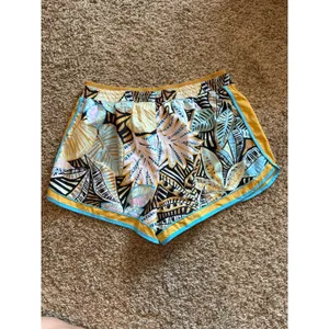 Tek Gear colorful patterned lined athletic shorts thumbnail 3