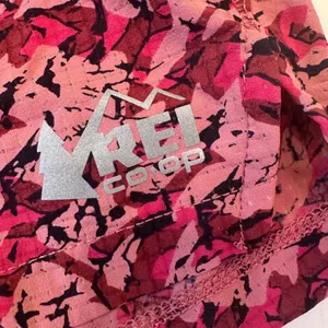 REI Co-op Swiftland Running 5" Shorts Womens XS Pink Print Zipper Pocket thumbnail 4
