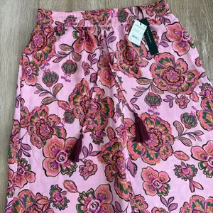 NWT Tahari Drawstring Waist Wide Leg Pants In Princess Floral Size Medium thumbnail 4