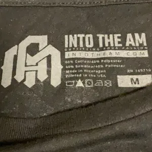 Black Graphic Tee Size M thumbnail 4