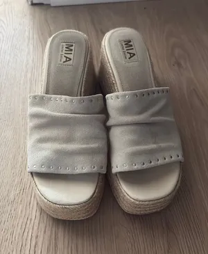 MIA Wedges thumbnail 1