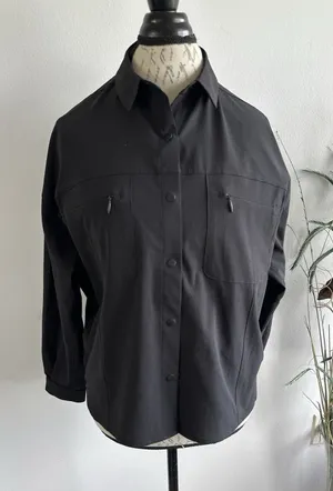 Lululemon Ventlight Button Up Relaxed Fit‎ Breathable Shirt Black Size 6 thumbnail 1