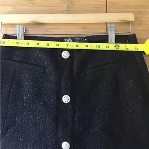 ZARA TWEED MINI SKIRT Womens S Black Rhinestone‎ Button Preppy Classic thumbnail 4