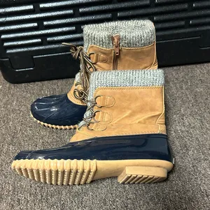 Stylish Tan and Blue Sporto Boots size 8M thumbnail 2