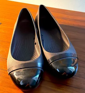 Crocs black ballet flats with shinny toes 8 wide thumbnail 1