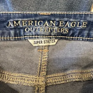 American Eagle Super Stretch Hi-Rise Jegging Crop Distressed Jeans Size 2 Long thumbnail 3