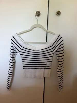 Long Sleeve Crop Top Charlotte Russe thumbnail 2