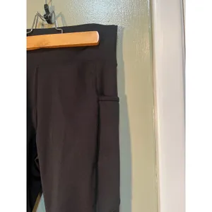 POP Fit Women's Size Medium Cargo Leggings Side Pockets Black High Rise Stretch thumbnail 5