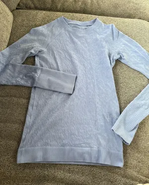 Lululemon Long Sleeve thumbnail 1