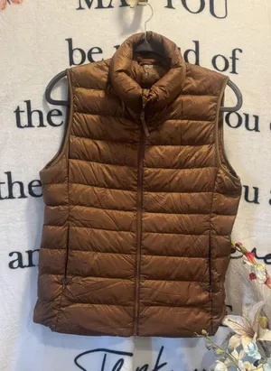 UniQlo Ultra Light Down Vest Women’s Medium Packable Full Zip Puffer [COPY] thumbnail 1