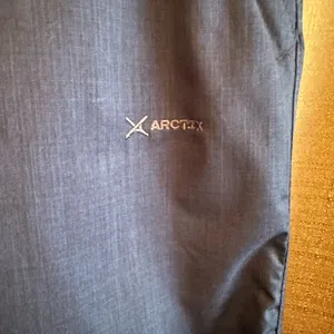 Arctix Women's Snow Sports Insulated Cargo Pants Size Small 30” Inseam Navy thumbnail 2