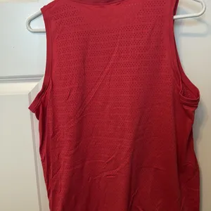 Lululemon tank thumbnail 3