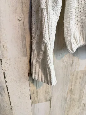 Aeropostale Women’s Medium White Chenille Cable Knit Sweater thumbnail 10