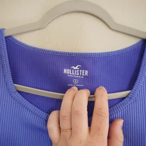 Hollister Size Small Baby Tee Purple Ribbed Cropped Ruched Sweetheart Lettuce thumbnail 2