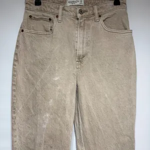 Abercrombie & Fitch Curve Love Grunge Workwear Style Bleach & Grease Stain Jeans thumbnail 3